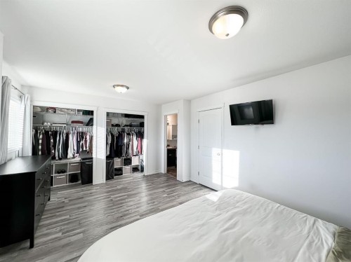 11218 Pinnacle Drive, Grande Prairie, AB - Indoor Photo Showing Bedroom