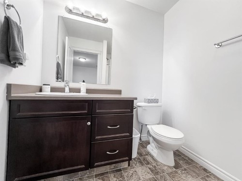 11218 Pinnacle Drive, Grande Prairie, AB - Indoor Photo Showing Bathroom