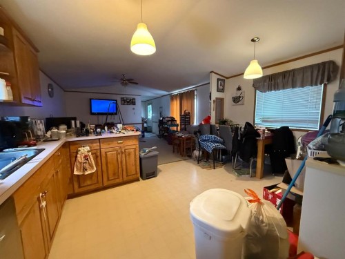 5208 52 Avenue, Valleyview, AB - Indoor Photo Showing Kitchen