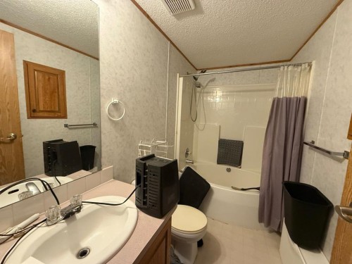 5208 52 Avenue, Valleyview, AB - Indoor Photo Showing Bathroom