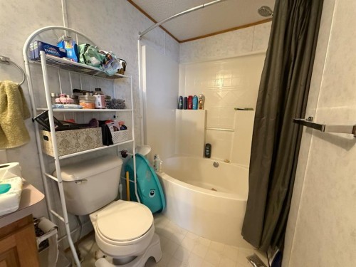 5208 52 Avenue, Valleyview, AB - Indoor Photo Showing Bathroom