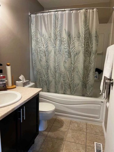 5415 46 Street, Valleyview, AB - Indoor Photo Showing Bathroom