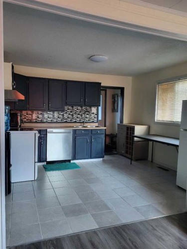 4916-58 Avenue, High Prairie, AB - Indoor Photo Showing Kitchen