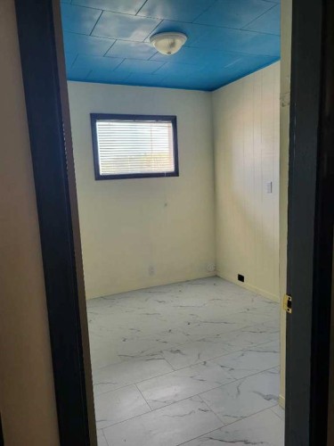 4916-58 Avenue, High Prairie, AB - Indoor Photo Showing Other Room