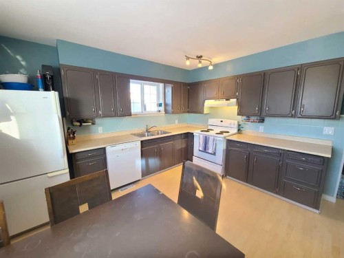9 Rue Lavoie, St. Isidore, AB - Indoor Photo Showing Kitchen With Double Sink