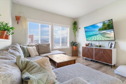 9601 114 Avenue, Clairmont, AB - Indoor Photo Showing Living Room