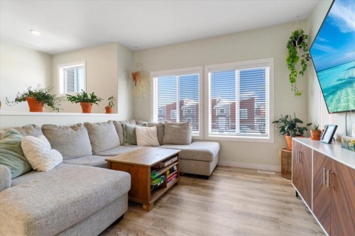 9601 114 Avenue, Clairmont, AB - Indoor Photo Showing Living Room