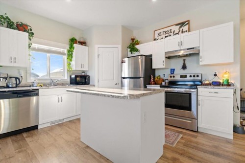 9601 114 Avenue, Clairmont, AB - Indoor Photo Showing Kitchen
