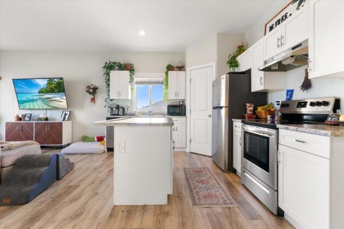 9601 114 Avenue, Clairmont, AB - Indoor Photo Showing Kitchen