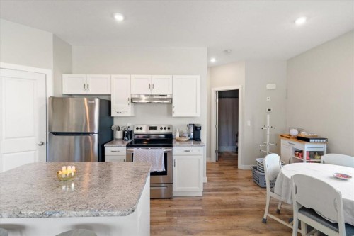 9601 114 Avenue, Clairmont, AB - Indoor Photo Showing Kitchen With Upgraded Kitchen