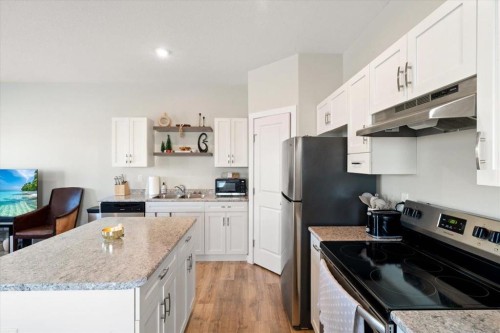 9601 114 Avenue, Clairmont, AB - Indoor Photo Showing Kitchen With Double Sink With Upgraded Kitchen