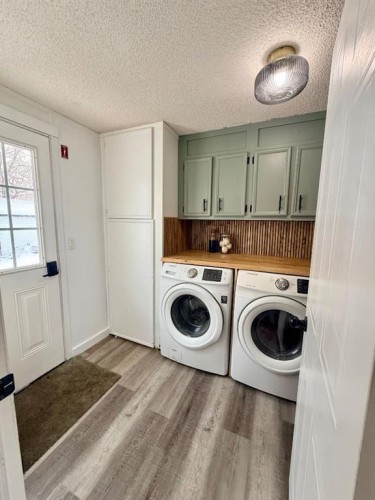 10309 103 Ave, La Crete, AB - Indoor Photo Showing Laundry Room