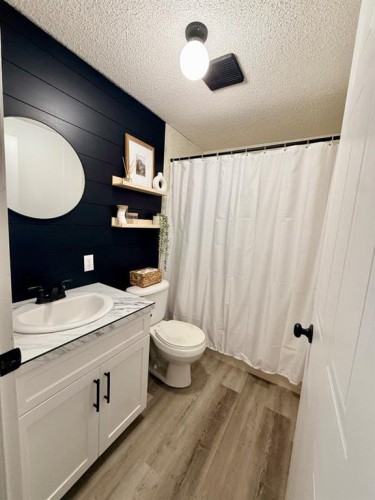 10309 103 Ave, La Crete, AB - Indoor Photo Showing Bathroom