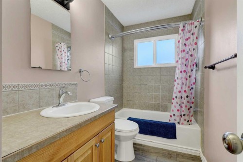 12129 94A Street, Grande Prairie, AB - Indoor Photo Showing Bathroom