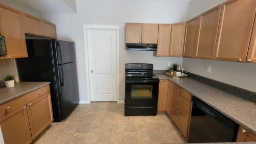 101C-8640 103 Avenue, Grande Prairie, AB - Indoor Photo Showing Kitchen