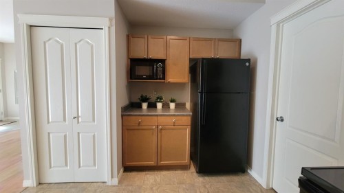 101C-8640 103 Avenue, Grande Prairie, AB - Indoor Photo Showing Kitchen