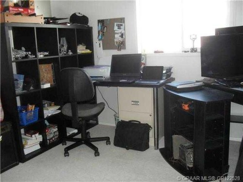 902 2B Street Se, Manning, AB - Indoor Photo Showing Office