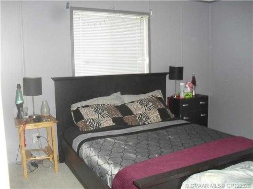 902 2B Street Se, Manning, AB - Indoor Photo Showing Bedroom