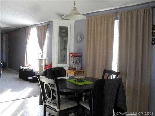 902 2B Street Se, Manning, AB - Indoor Photo Showing Dining Room