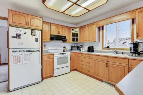 10816 Stern Cres, Grande Cache, AB - Indoor Photo Showing Kitchen