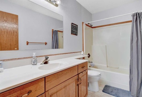 10816 Stern Cres, Grande Cache, AB - Indoor Photo Showing Bathroom