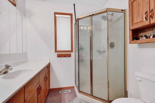 10816 Stern Cres, Grande Cache, AB - Indoor Photo Showing Bathroom