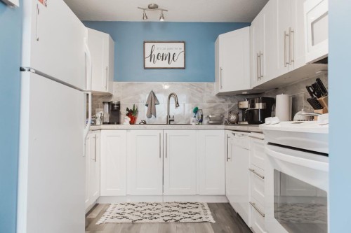 7720 Patterson Drive, Grande Prairie, AB - Indoor Photo Showing Kitchen