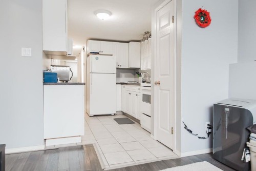 7720 Patterson Drive, Grande Prairie, AB - Indoor Photo Showing Kitchen