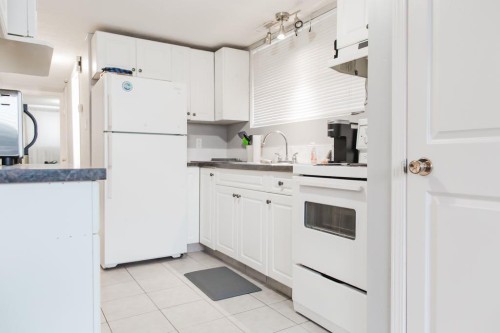 7720 Patterson Drive, Grande Prairie, AB - Indoor Photo Showing Kitchen