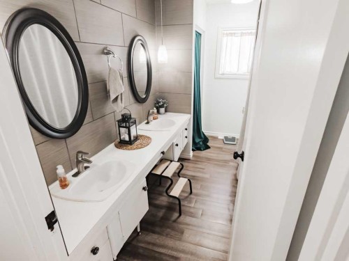 106157 Range Road 142, Rural Mackenzie County, AB - Indoor Photo Showing Bathroom