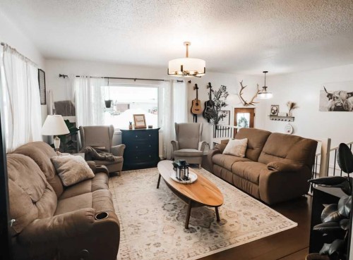 106157 Range Road 142, Rural Mackenzie County, AB - Indoor Photo Showing Living Room