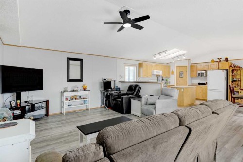 10914 96 Street, Clairmont, AB - Indoor Photo Showing Living Room