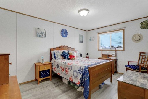 10914 96 Street, Clairmont, AB - Indoor Photo Showing Bedroom
