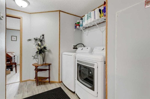 10914 96 Street, Clairmont, AB - Indoor Photo Showing Laundry Room