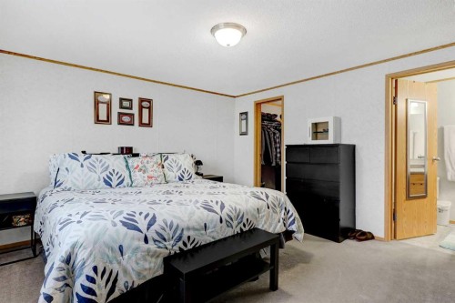 10914 96 Street, Clairmont, AB - Indoor Photo Showing Bedroom