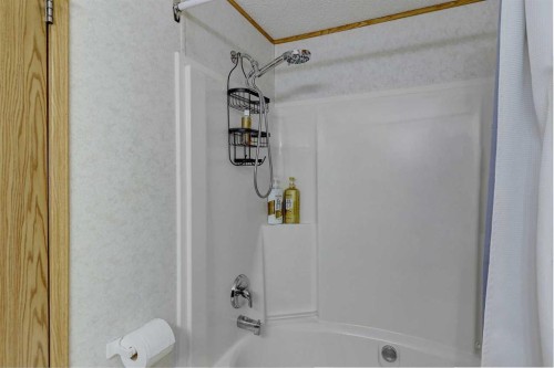 10914 96 Street, Clairmont, AB - Indoor Photo Showing Bathroom