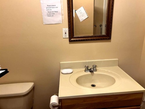 5013 50 Avenue, Valleyview, AB - Indoor Photo Showing Bathroom