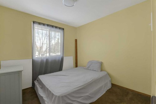 5204 48 Street, Valleyview, AB - Indoor Photo Showing Bedroom