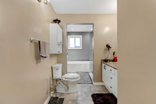 5204 48 Street, Valleyview, AB - Indoor Photo Showing Bathroom