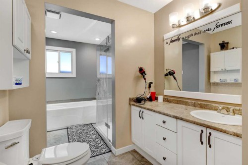 5204 48 Street, Valleyview, AB - Indoor Photo Showing Bathroom