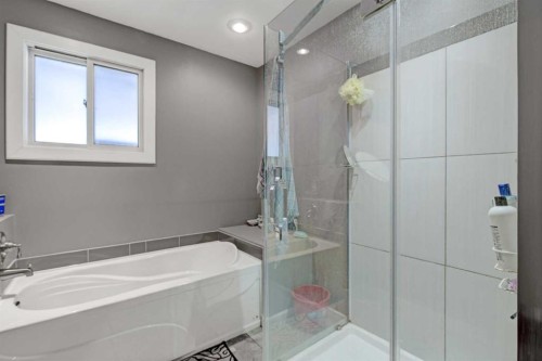 5204 48 Street, Valleyview, AB - Indoor Photo Showing Bathroom