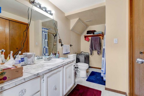 5204 48 Street, Valleyview, AB - Indoor Photo Showing Bathroom