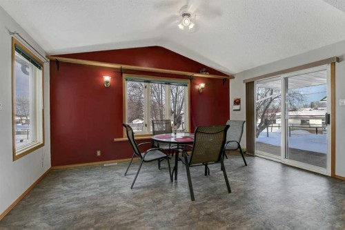 5204 48 Street, Valleyview, AB - Indoor Photo Showing Dining Room