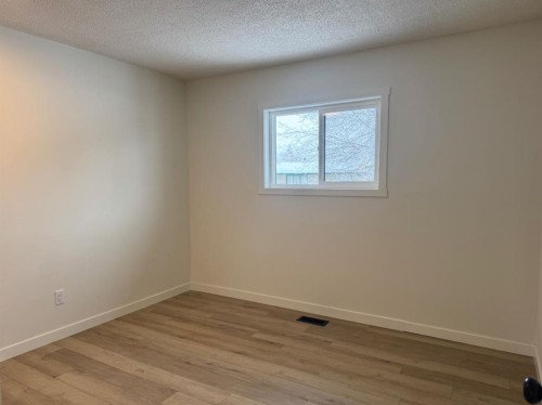 11400 105 Avenue, Fairview, AB - Indoor Photo Showing Other Room