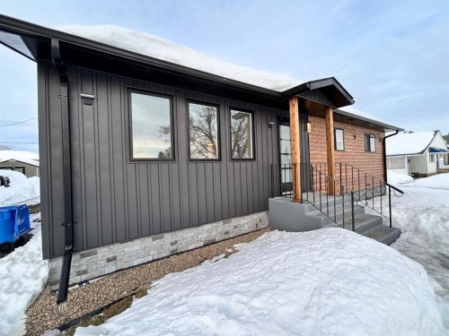 11400 105 Avenue, Fairview, AB - Outdoor With Exterior