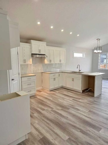 9211 94A Avenue, Wembley, AB - Indoor Photo Showing Kitchen With Upgraded Kitchen