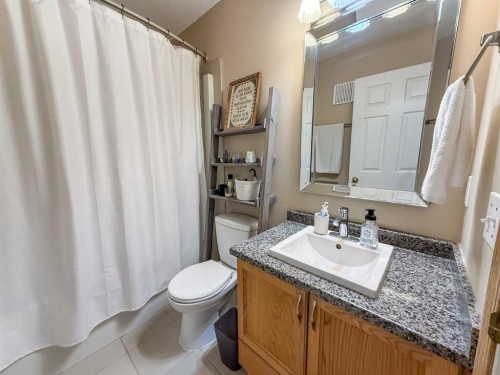9002 63 Avenue, Grande Prairie, AB - Indoor Photo Showing Bathroom