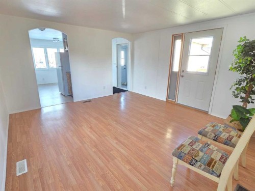 9707 104 Avenue, Clairmont, AB - Indoor Photo Showing Other Room