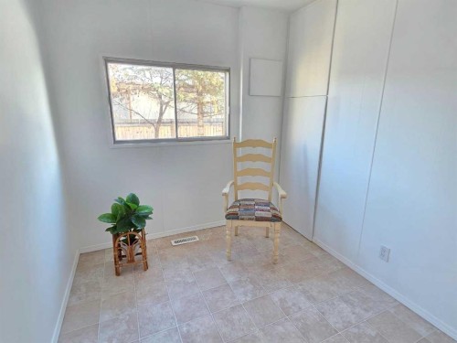 9707 104 Avenue, Clairmont, AB - Indoor Photo Showing Other Room