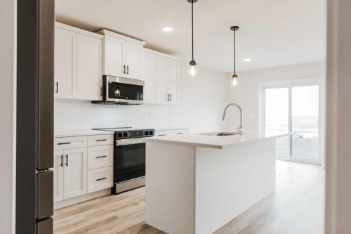 11421 95 Street, Clairmont, AB - Indoor Photo Showing Kitchen With Upgraded Kitchen